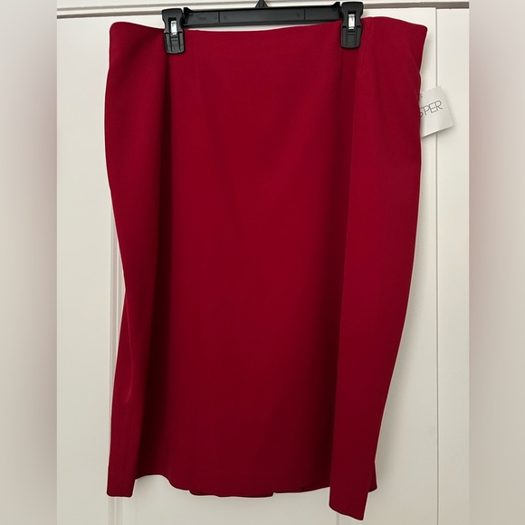 Kasper Classic Crepe Pencil Skirt Mid-Length in Fire Red NWT - Picture 1 of 7